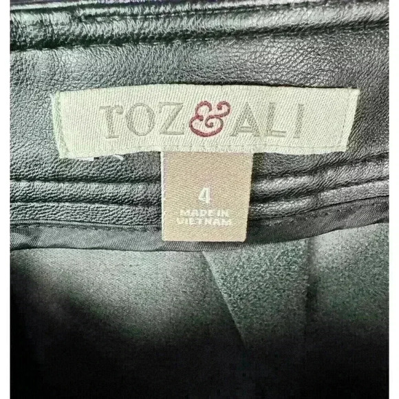 Roz & Ali  Black Faux Leather Short Skirt Size 4 Back Slit - Picture 3 of 5